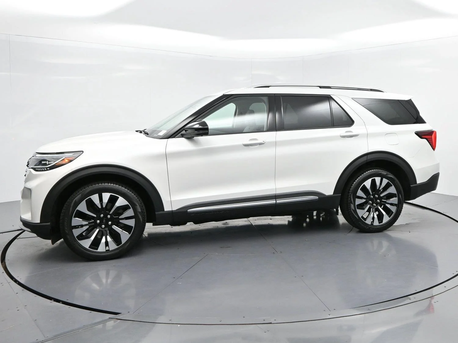 Used 2026 White Ford Platinum image 4
