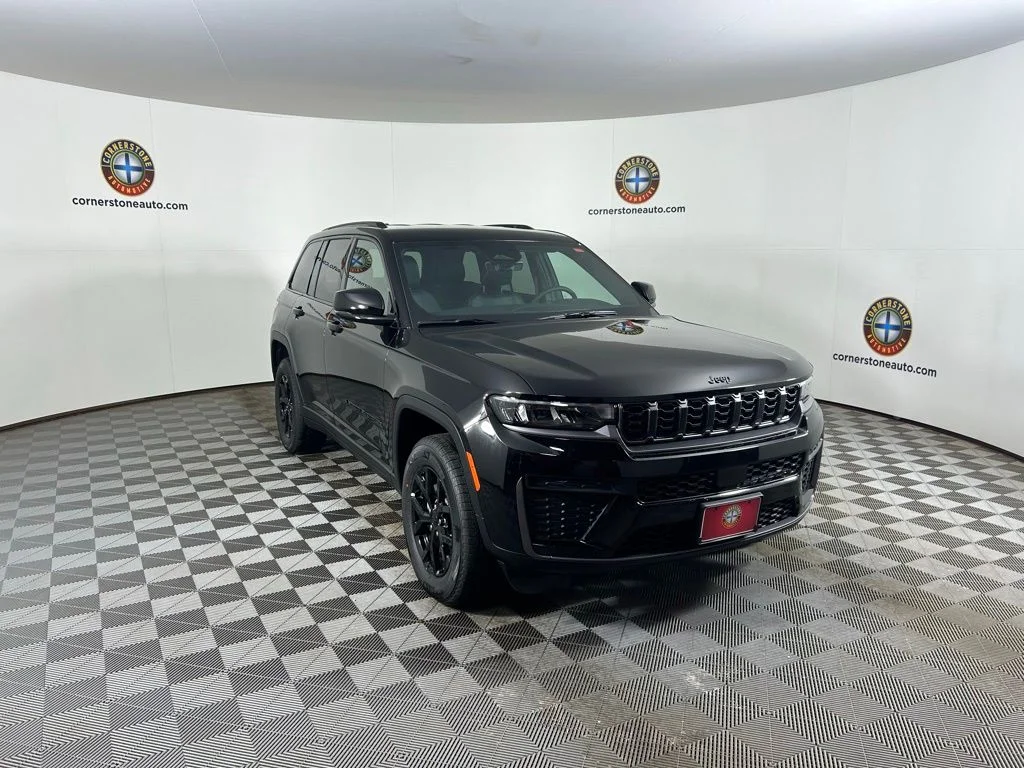 New 2026 Diamond Black Crystal Pearl-Coat Exterior Paint Jeep Altitude image 18