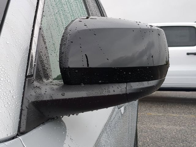 New 2025 Silver Zynith Exterior Paint Jeep Laredo image 19