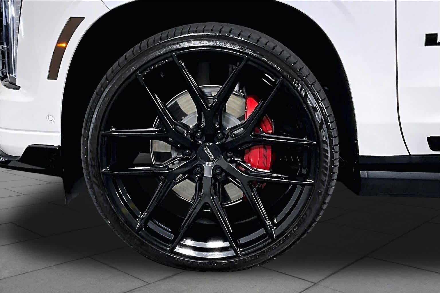 Used 2025 Crystal White Tricoat Cadillac Escalade-V image 10