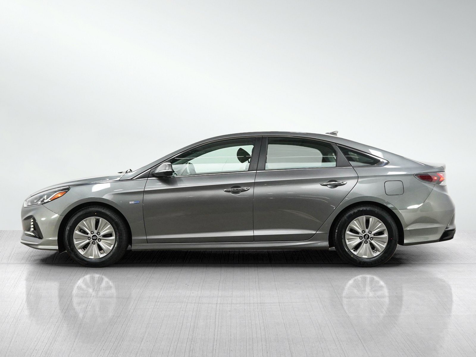 Used 2018 Hyundai Sonata Hybrid SE with VIN KMHE24L38JA079762 for sale in Minneapolis, Minnesota