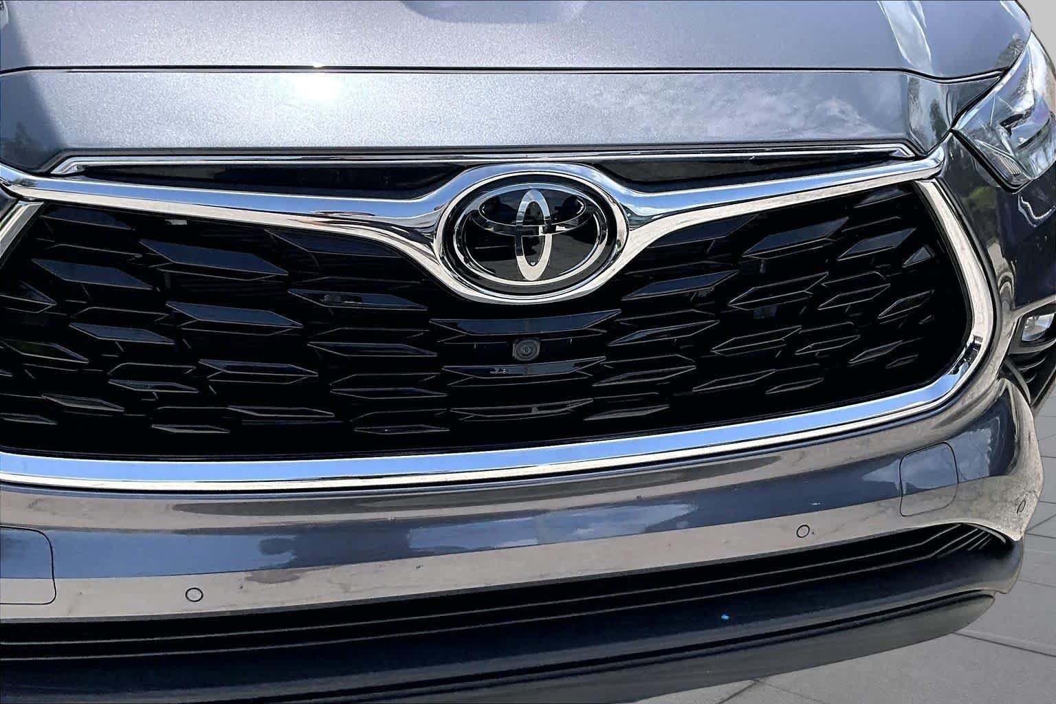 Used 2022 Magnetic Gray Metallic Toyota Limited image 30