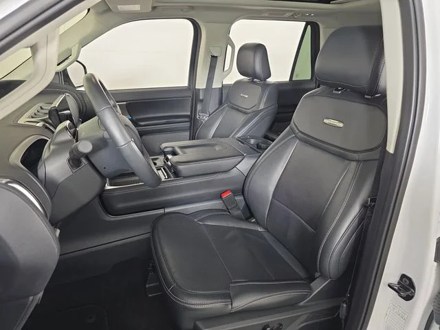 Used 2025 Oxford White Ford Platinum image 18