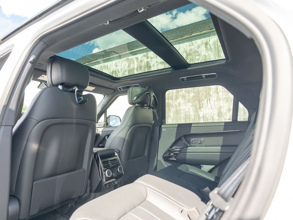 New 2026 Fuji White Land Rover Dynamic SE image 22