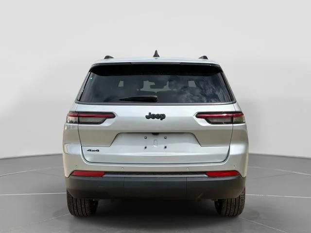 New 2026 Silver Zynith Exterior Paint Jeep Limited image 5