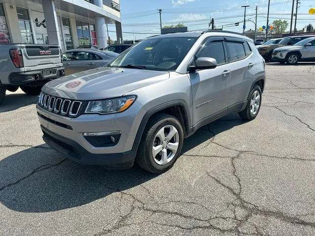 Used 2018 Silver Jeep Latitude image 11