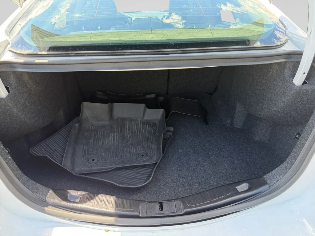 Used 2020 White Ford SE image 19