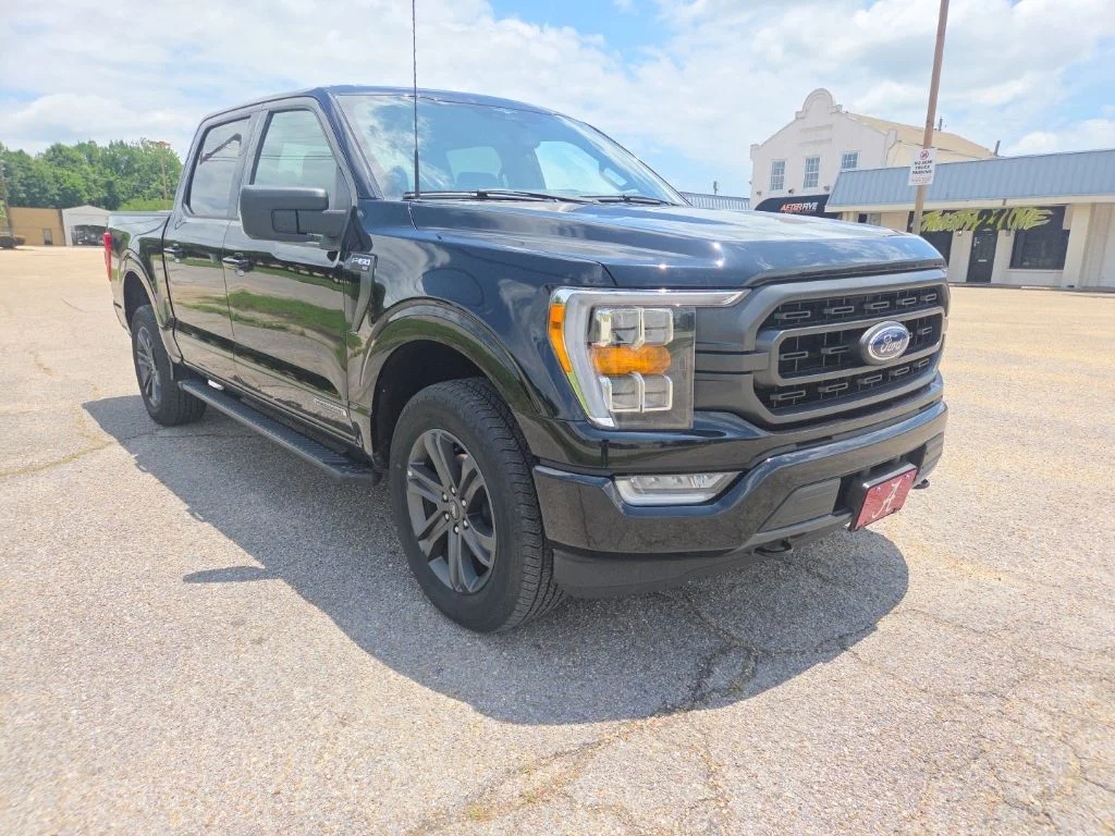 Used 2023 Black Ford XLT image 13