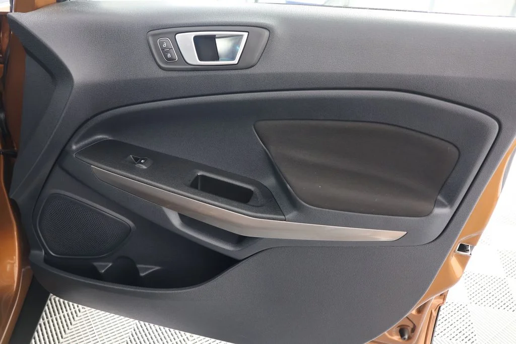 Used 2019 Orange Ford SE image 29
