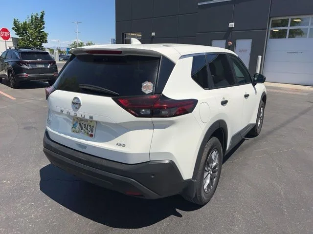 Used 2021 White Nissan S image 10