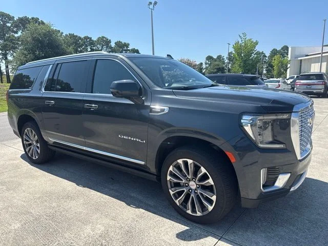 Used 2021 Green GMC Denali image 4