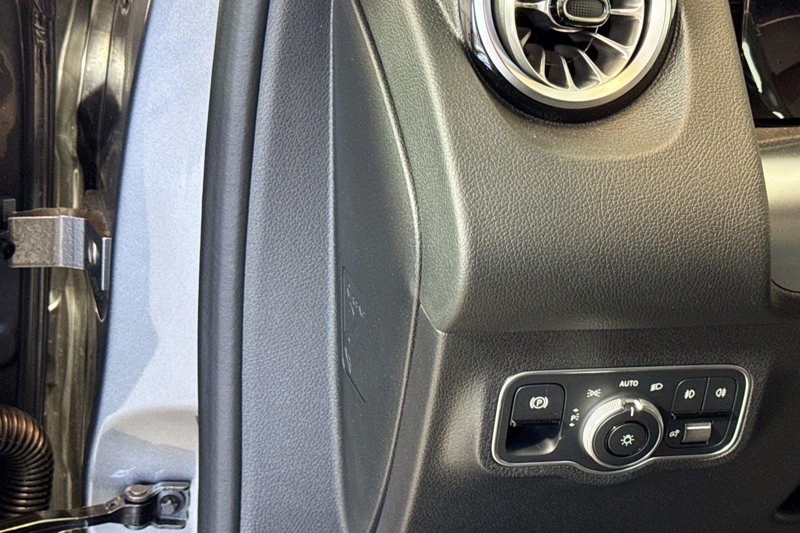 New 2026 Mountain Grey Metallic Mercedes-Benz GLB 250 image 9