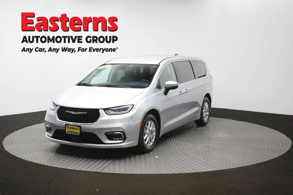 Used 2023 Silver Chrysler Touring L image 57