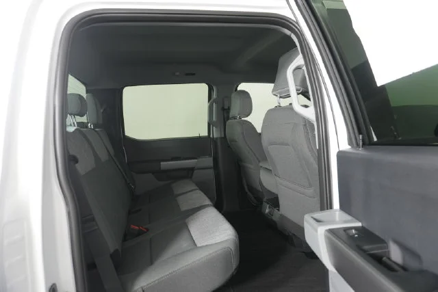 New 2027 Oxford White Ford F-350® XLT image 29