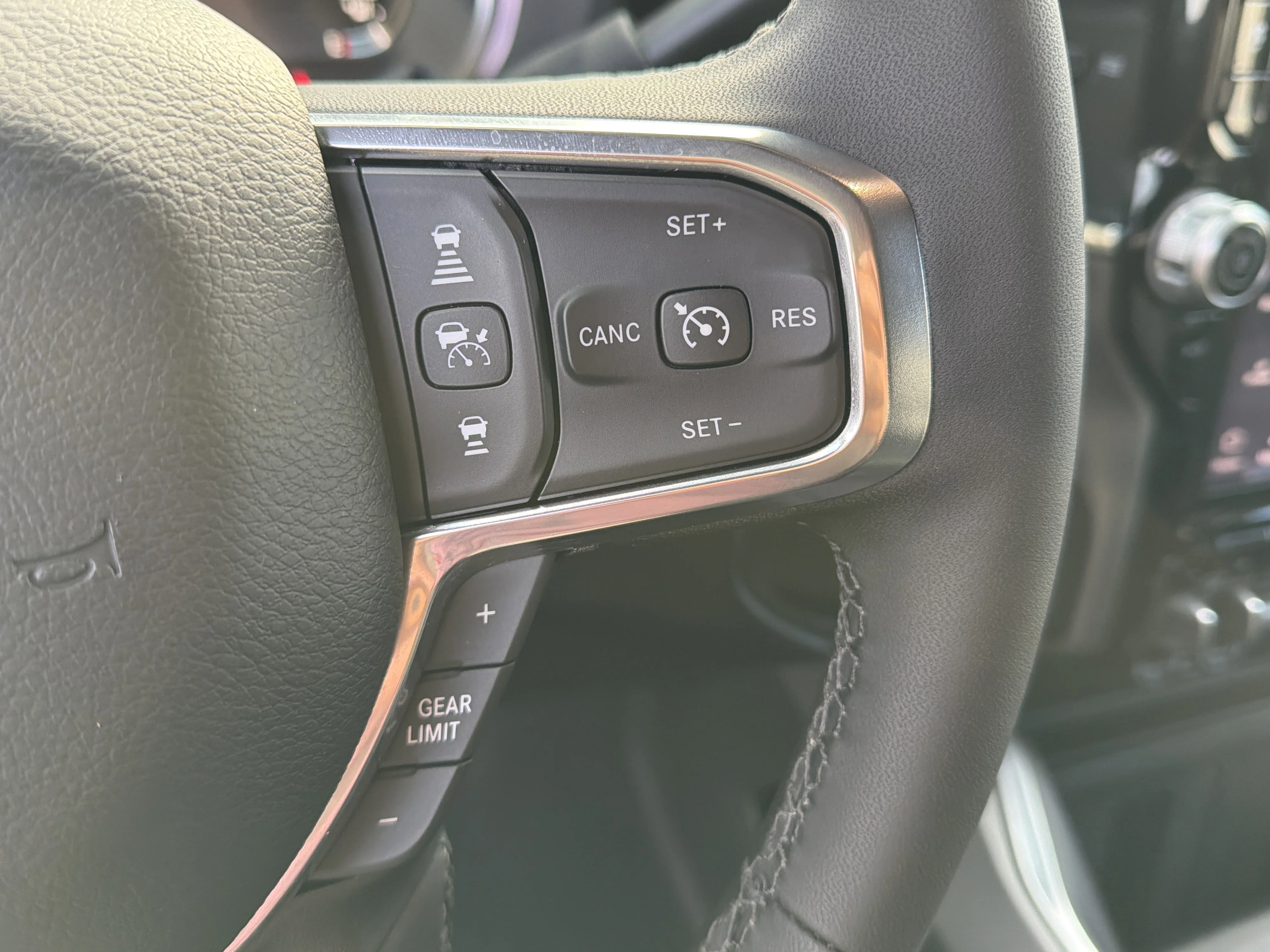 2025 RAM 2500 Laramie - Photo 32