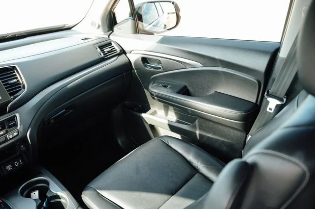 Used 2023  Honda RTL image 10