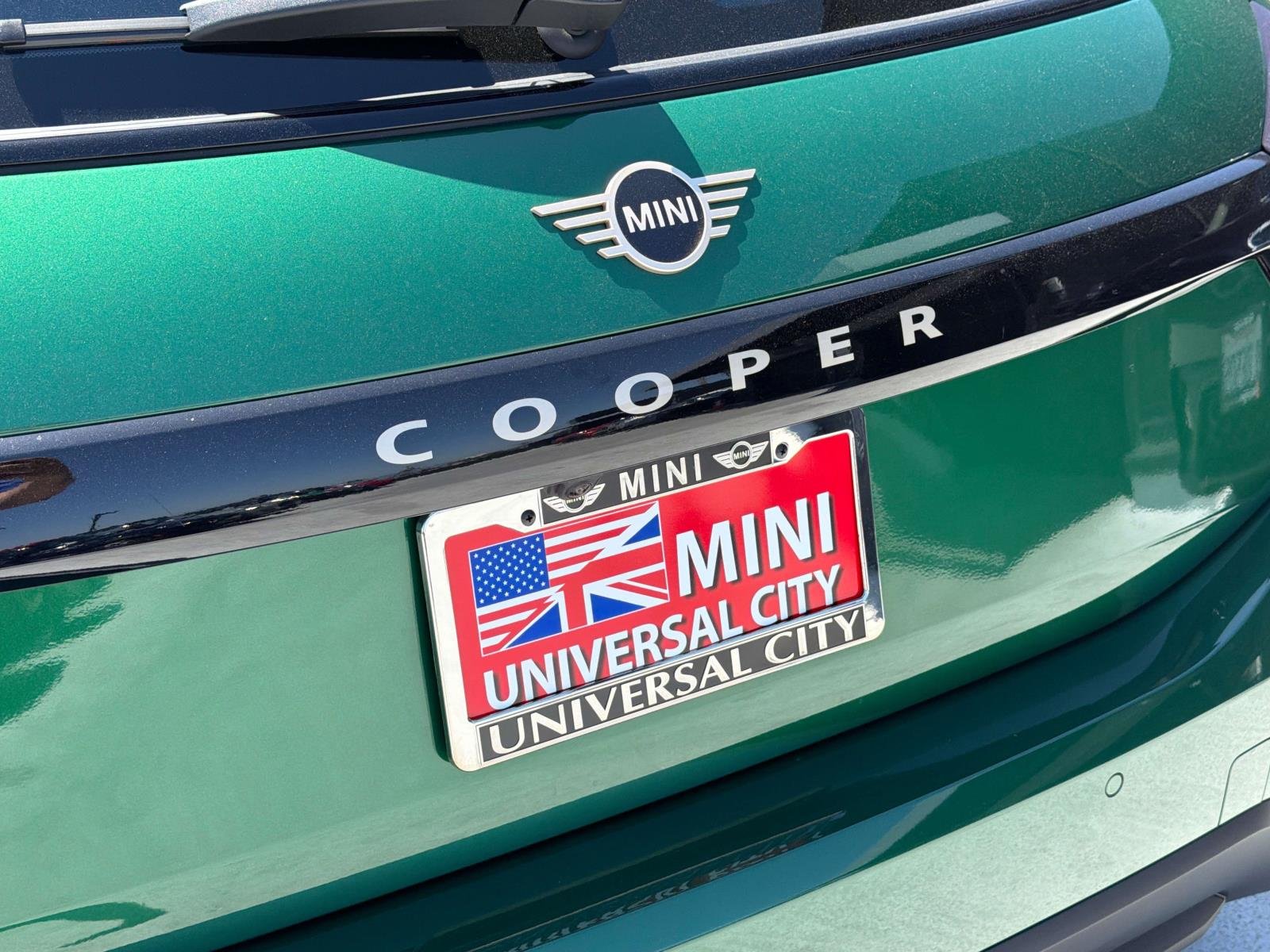 New 2026 0C3B British Racing Green IV Met MINI Signature Plus image 5