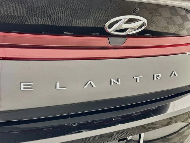 Certified Pre-Owned 2022 Hyundai Elantra SE