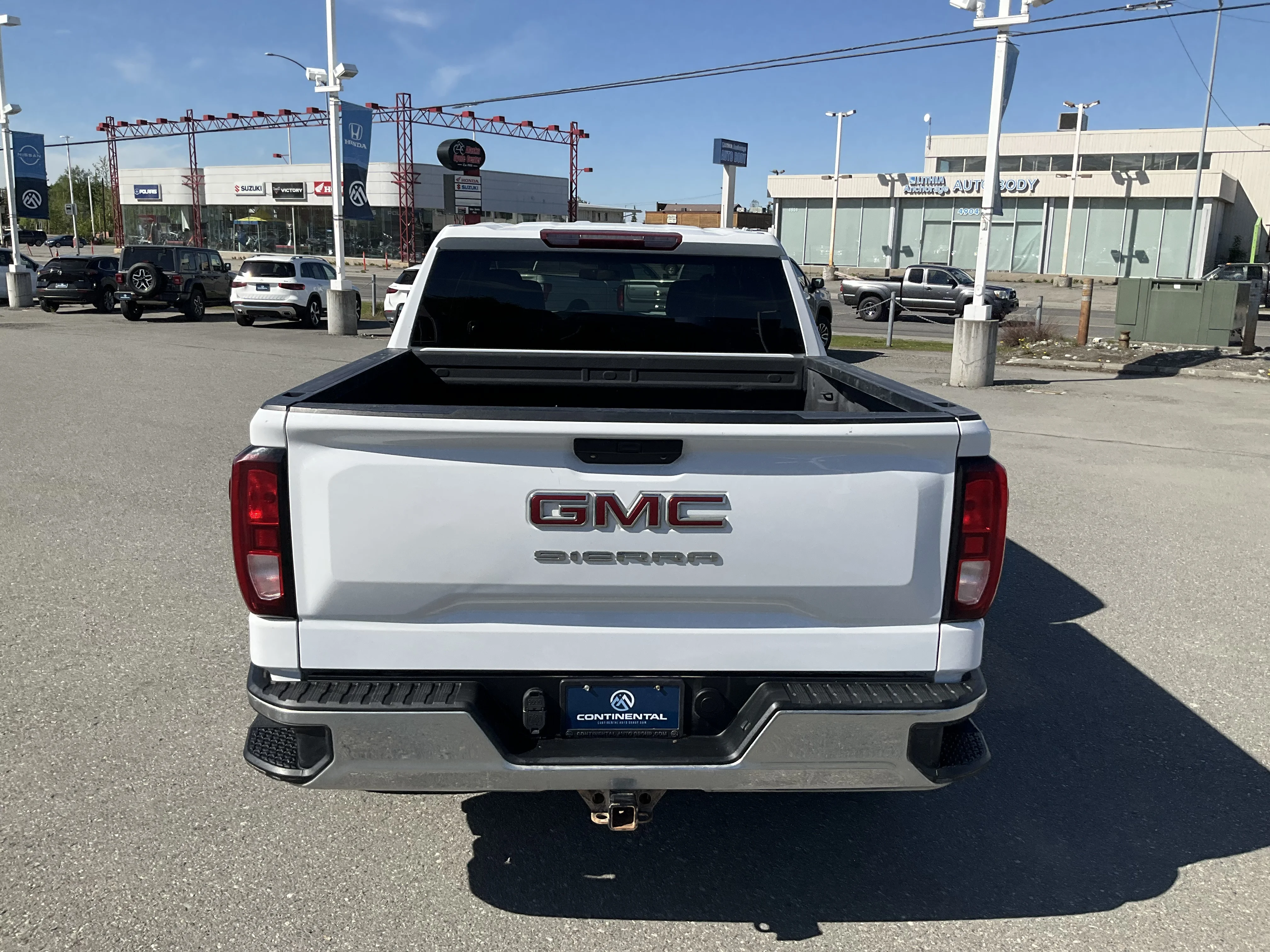 Used 2021 Summit White GMC  image 4