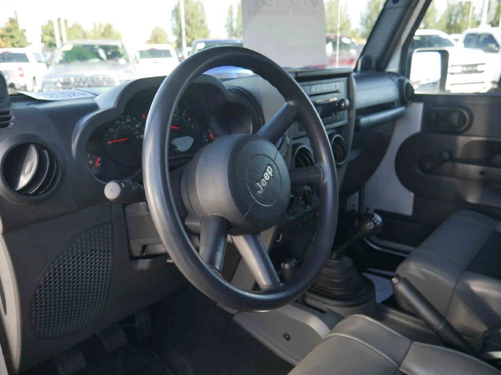 Used 2008 Silver Jeep X image 17