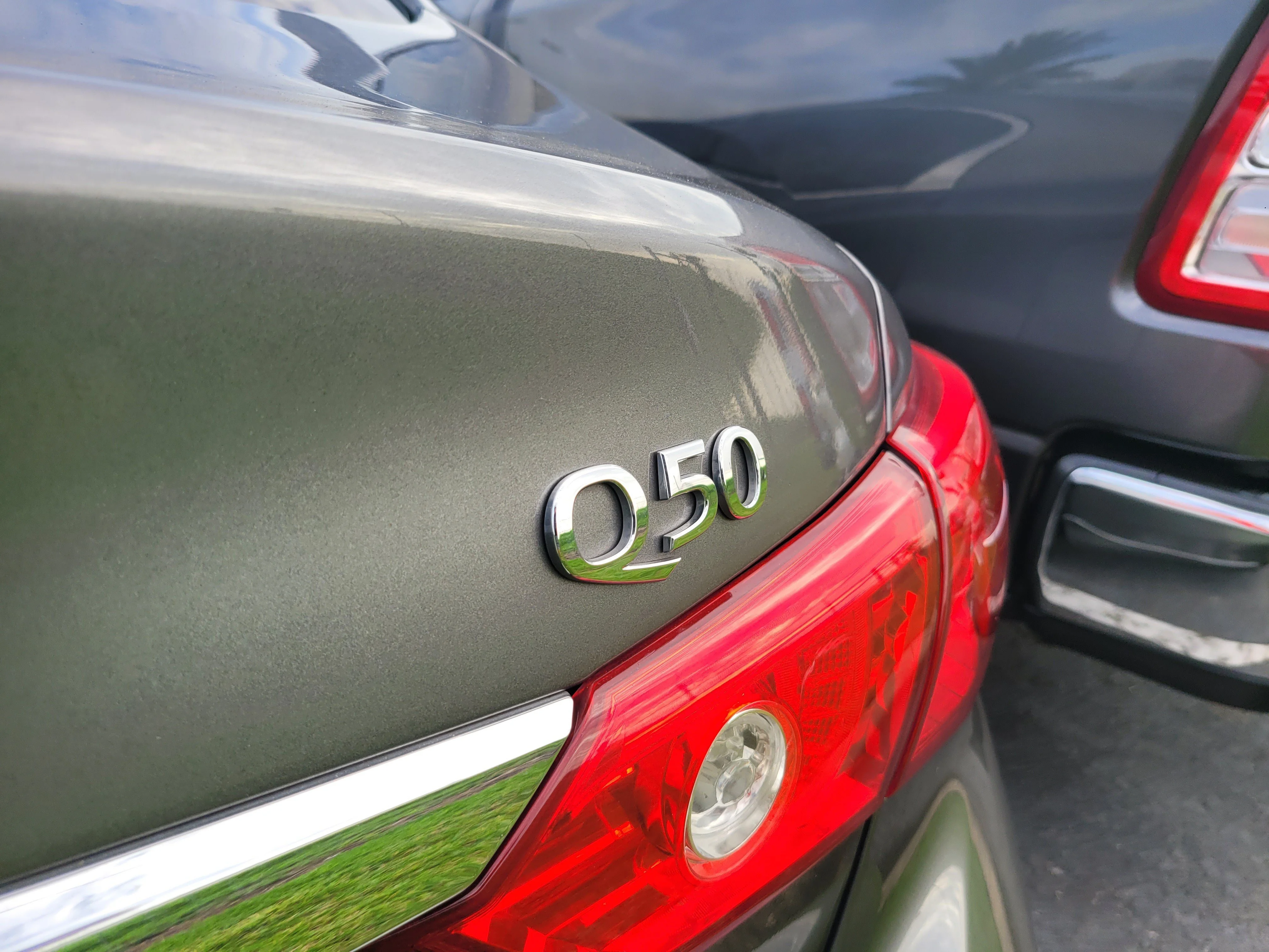 Used 2017 Graphite Shadow INFINITI 3.0t Signature Edition image 7