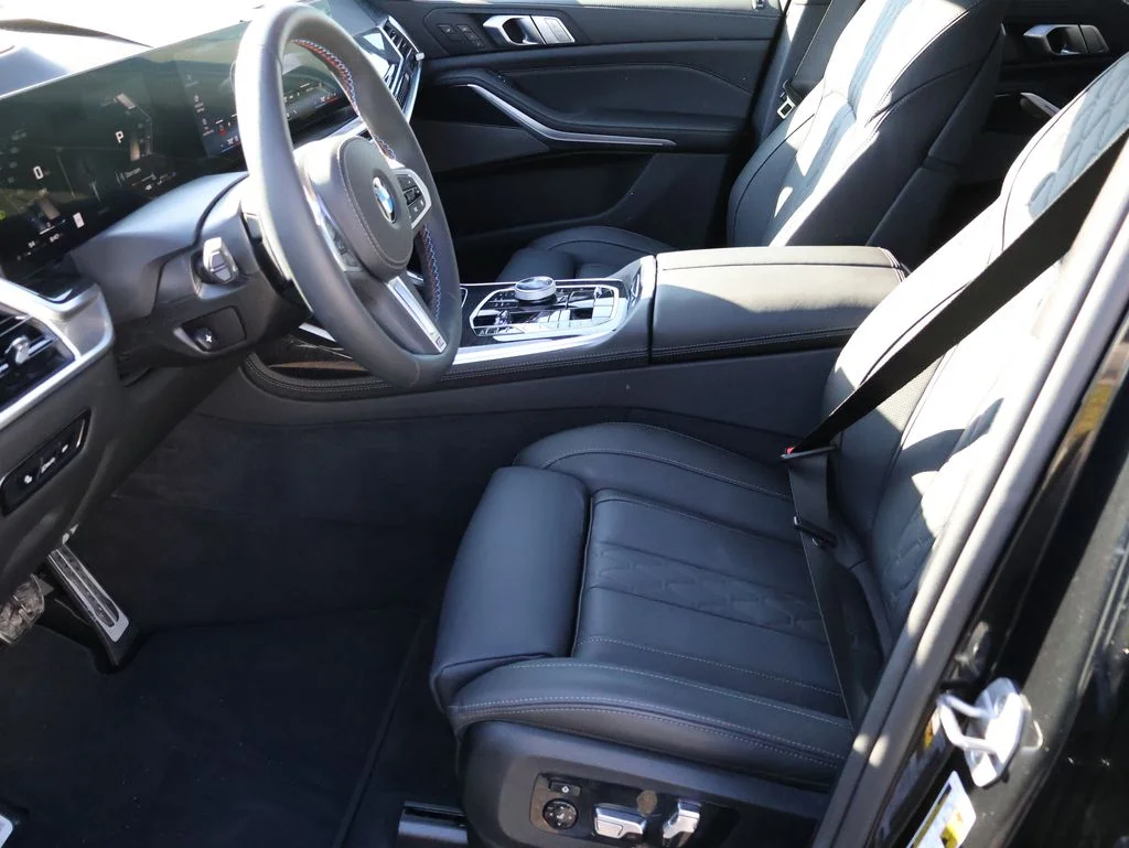 New 2026 Black Sapphire Metallic BMW M60i image 42