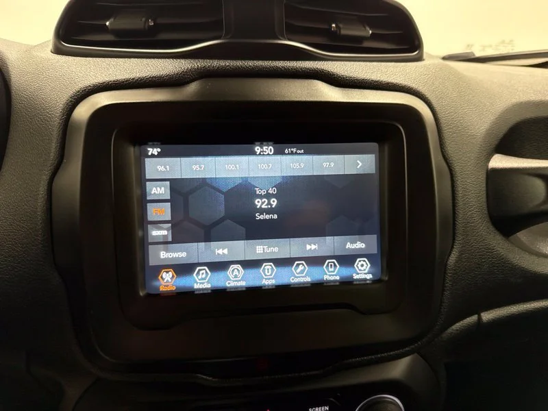 Used 2018 Red Jeep Latitude image 27
