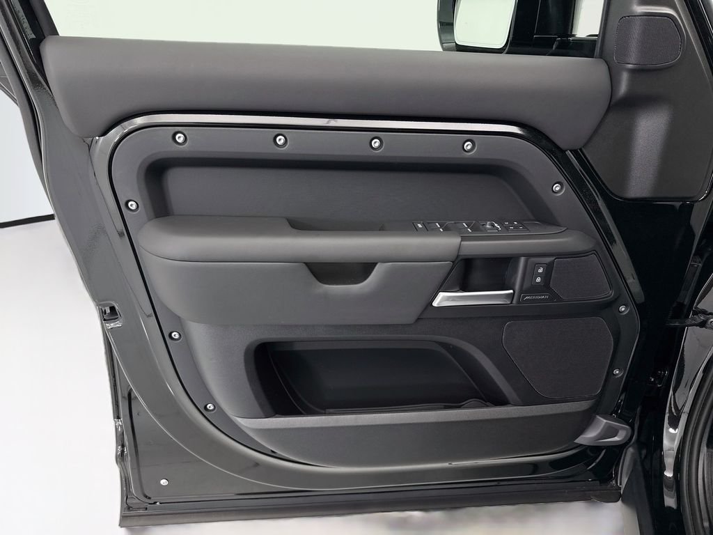 New 2026 Santorini Black Land Rover S image 24