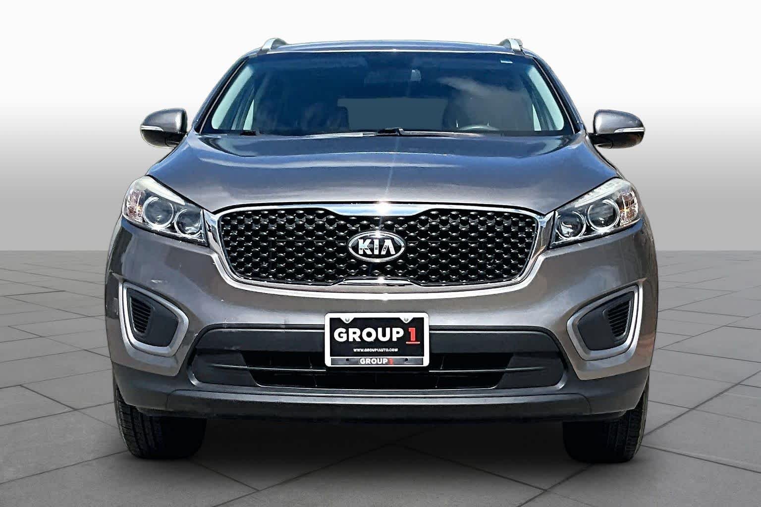 Used 2016 Titanium Silver Kia LX image 4