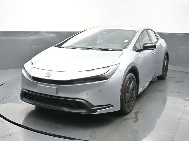 2026 Toyota Prius LE FWD's photo