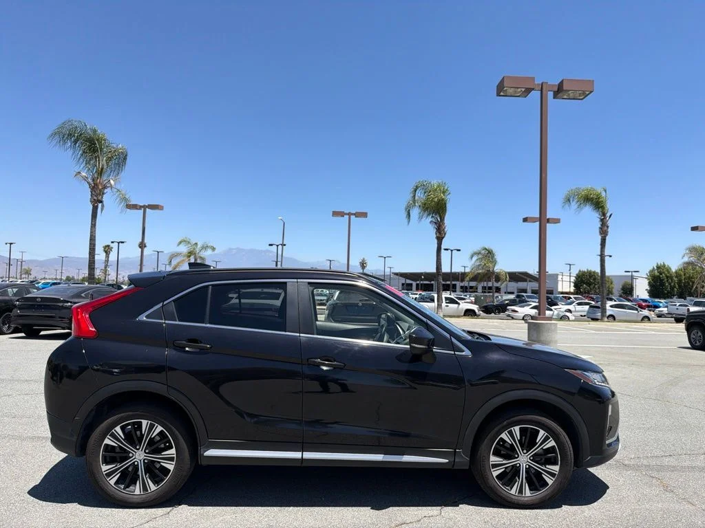 Used 2020  Mitsubishi SE image 9