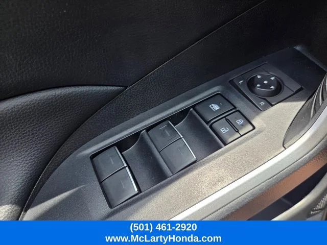2024 Toyota RAV4 XLE - Photo 29