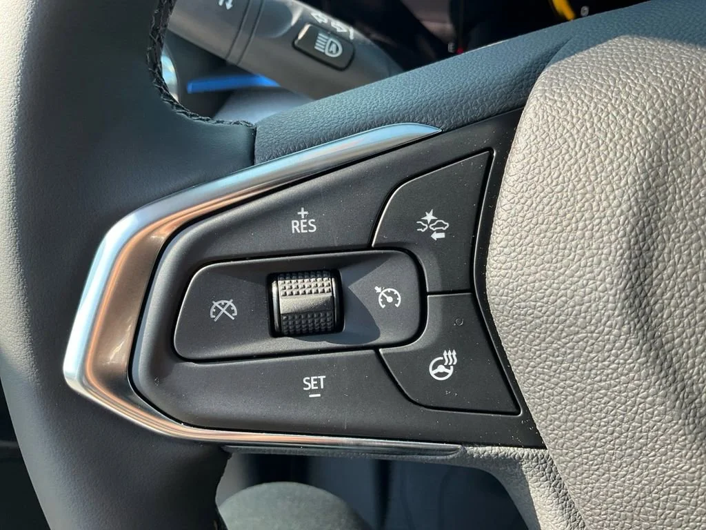 New 2026 Summit White Chevrolet LT image 28