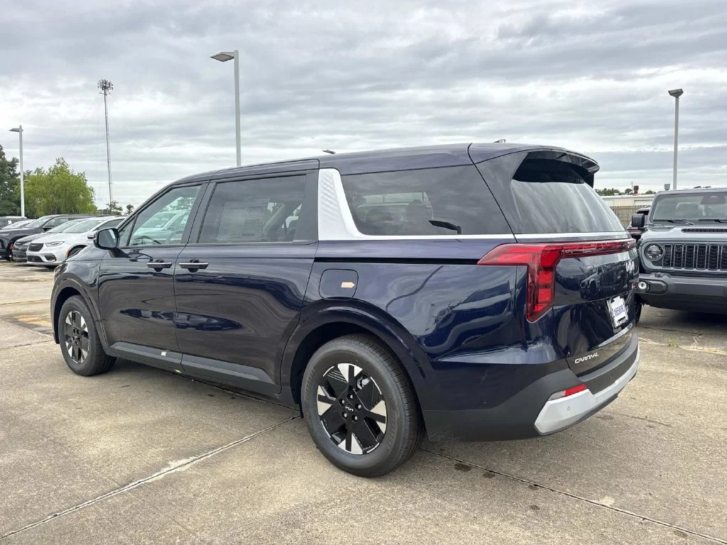 New 2026 Deep Chroma Blue Kia LXS image 4