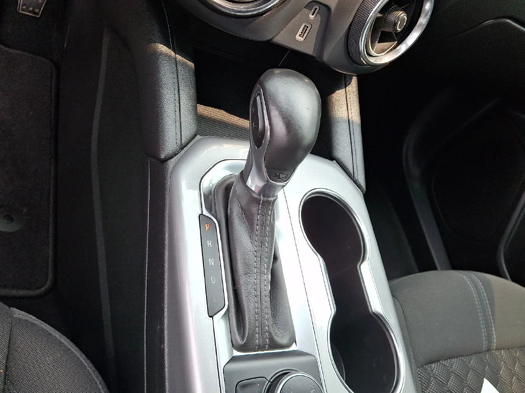 Used 2020 SUMMIT WHITE Chevrolet LT image 22