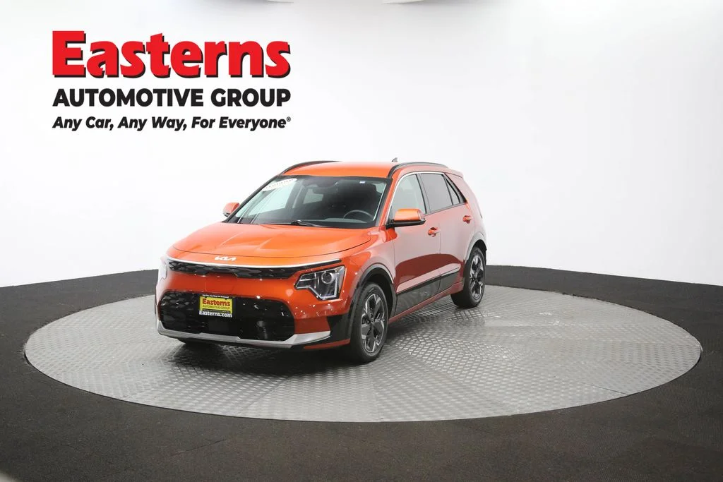 Used 2023 Red Kia Wind image 54