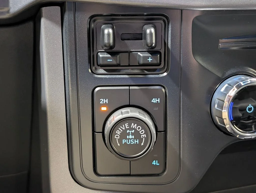 New 2026 Agate Black Metallic Ford XLT image 8