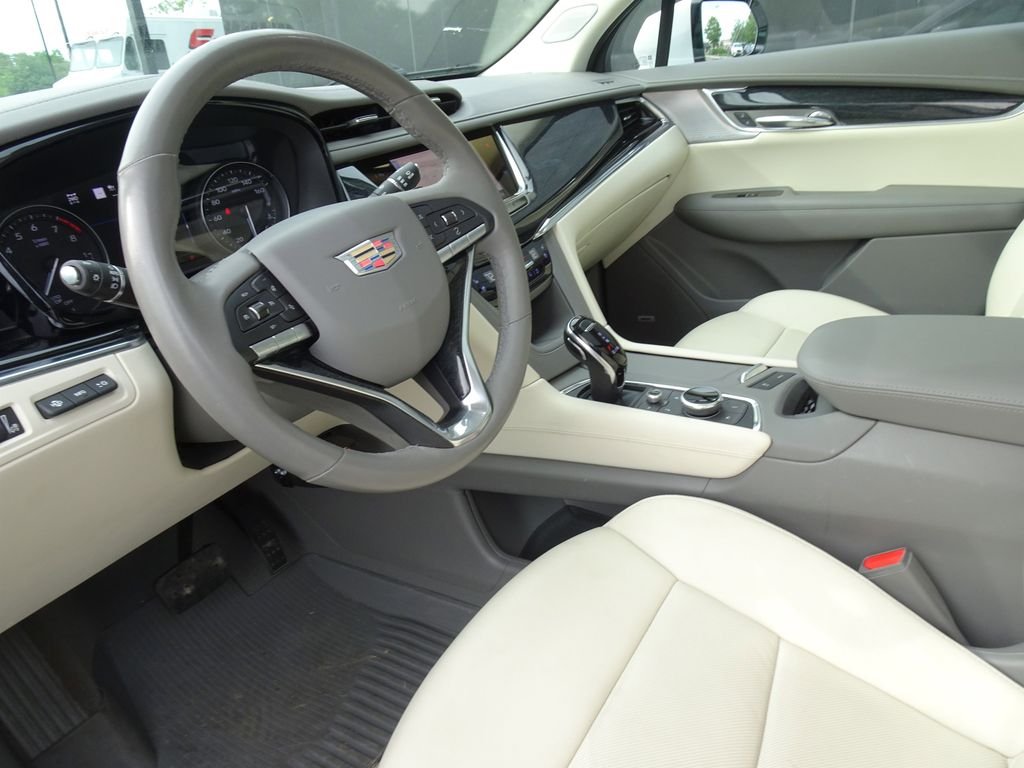 Used 2021 White Cadillac Premium Luxury image 10