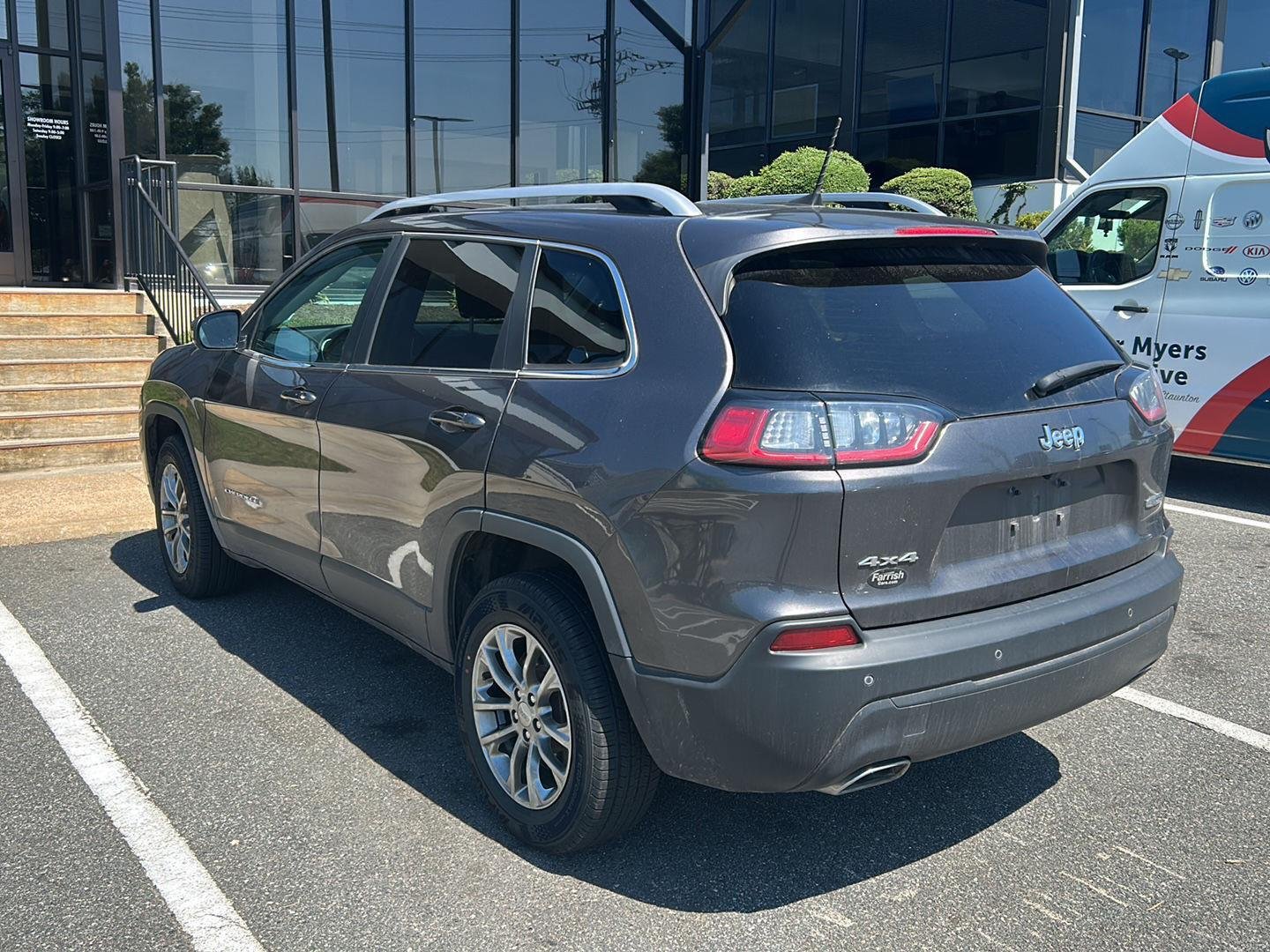 Used 2019 Granite Crystal Metallic Clearcoat Jeep Latitude Plus image 2