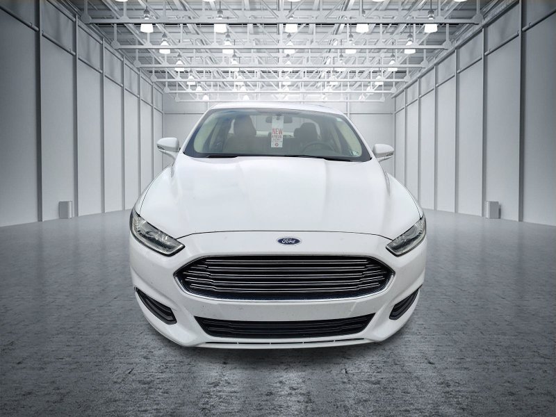 Used 2016 White Ford SE image 2