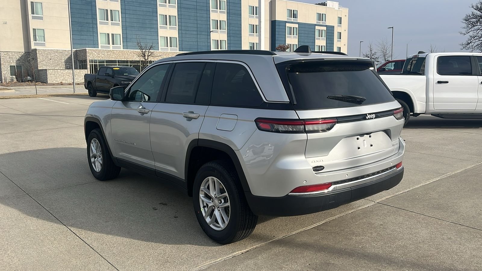 New 2026 Silver Zynith Exterior Paint Jeep Laredo X image 6
