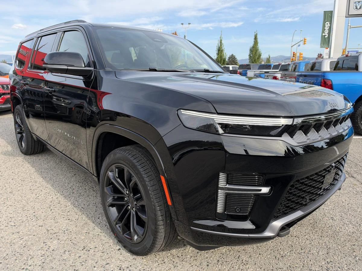 New 2026 Black Jeep Summit Obsidian image 10