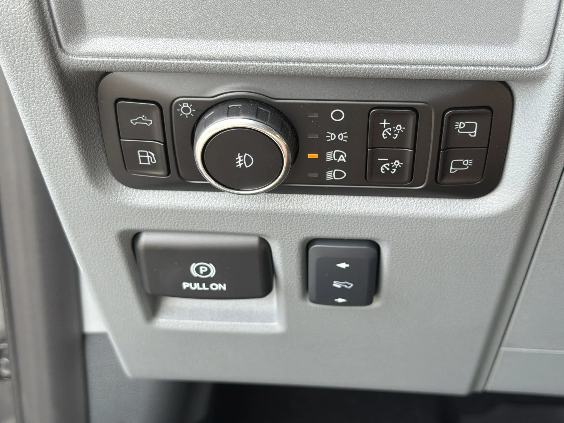 Certified Used 2025 Gray Metallic Ford Lariat image 18