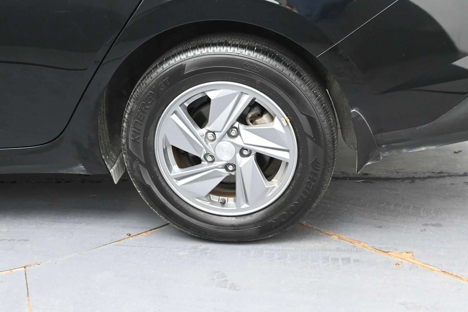Used 2024 Abyss Black Hyundai SE image 5