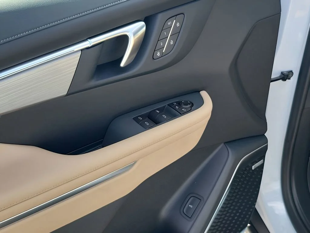 New 2026 Iridescent White Tricoat Buick Preferred image 47