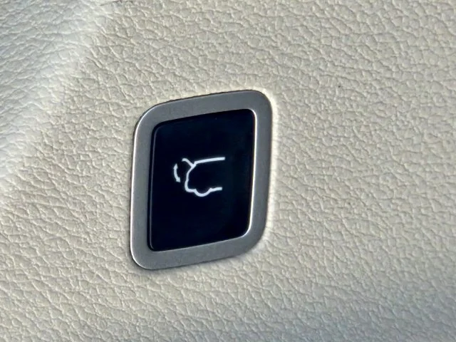Used 2024 Silver Chrysler Touring L image 31