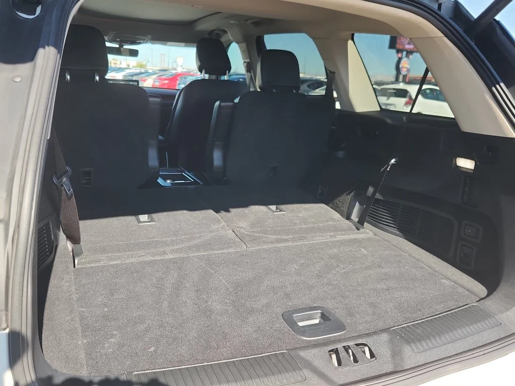 Used 2023 White Lincoln Grand Touring image 12