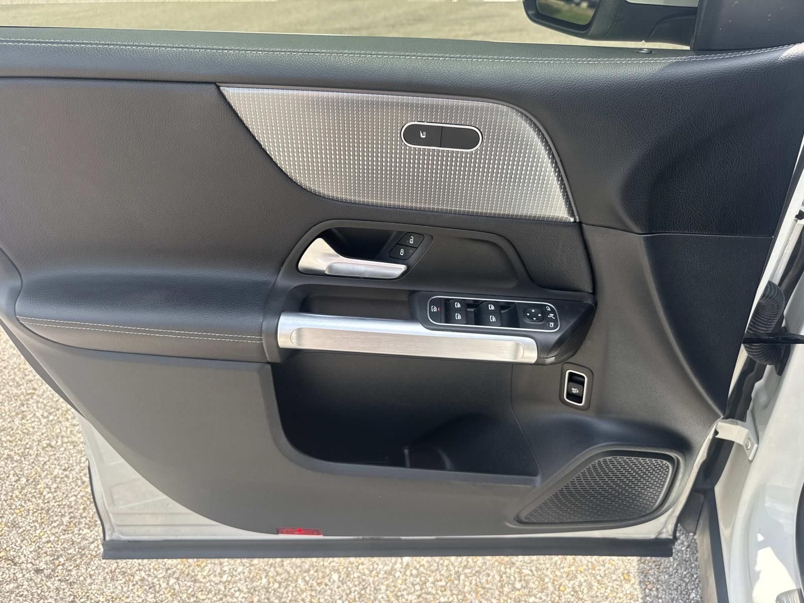 Used 2022  Mercedes-Benz GLB 250 image 20