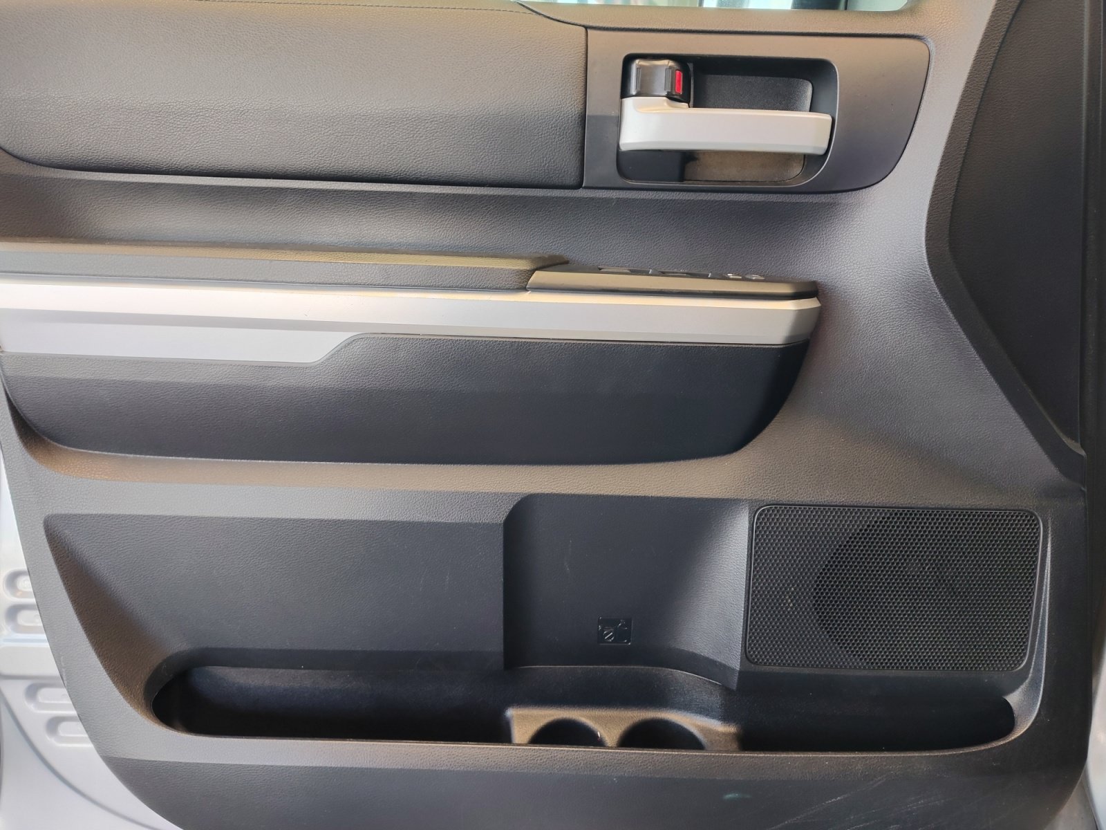 Used 2014 Silver Sky Metallic Toyota SR5 image 24