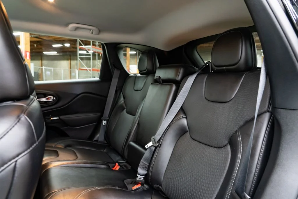Used 2023 Black Jeep Altitude image 26